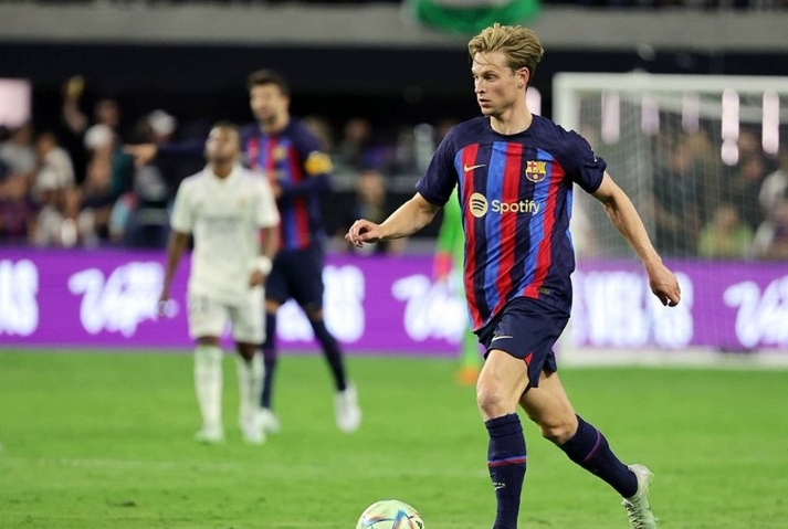 لاعب خط وسط برشلونة فرانكي دي يونج قد ينضم إلى الاتحاد مقابل 50 مليون دولار