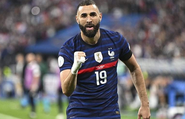 وتصدر رونالدو قائمة أفضل هدافي الدوري السعودي برصيد 17 هدفا ، متقدما على بنزيمة