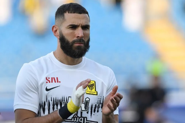 خسر النصر فرصته في الفوز بدوري المحترفين ، ولم يفز رونالدو بلقب منذ 2.5 سنة