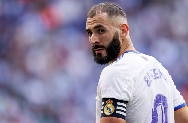 مهاجم ريال مدريد السابق بنزيمة والممثلة لينا كودري سيتزوجان في كورسيكا ، التاريخ معروف-آر إم سي
