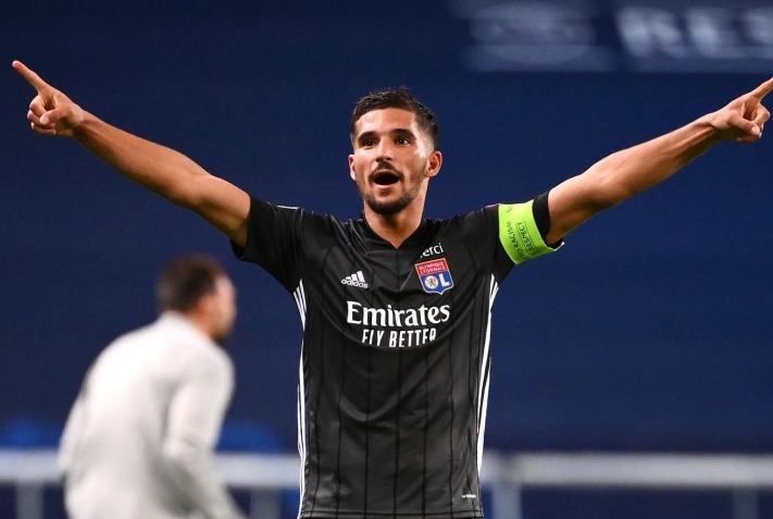 رد لاعب خط الوسط عوارد ، الذي لعب مع ليون ، على احتفاظ النادي بالدوري الفرنسي 1